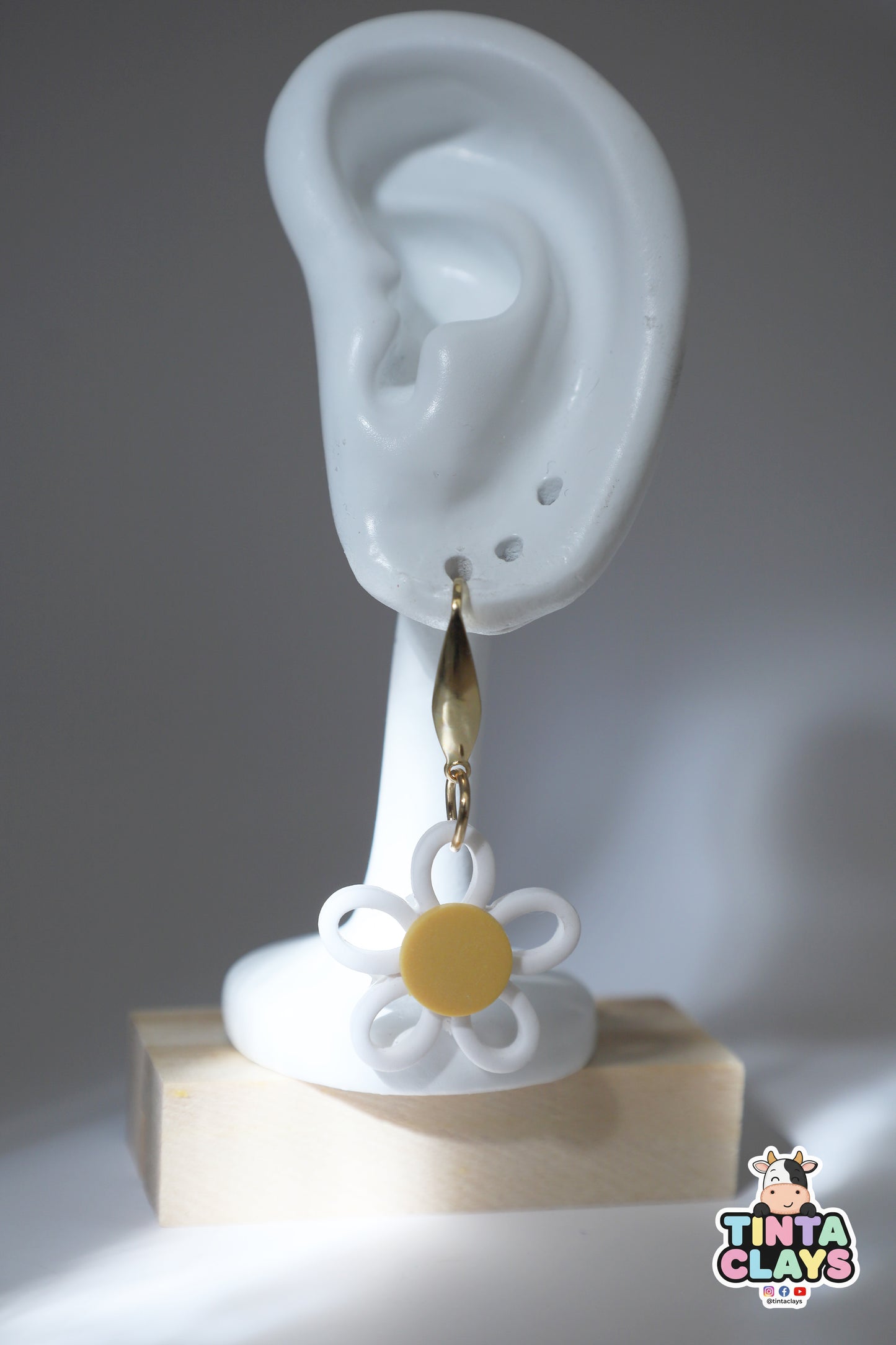 Daisy Outline Flower Earrings | Spring Special | Polymer Clay Earring