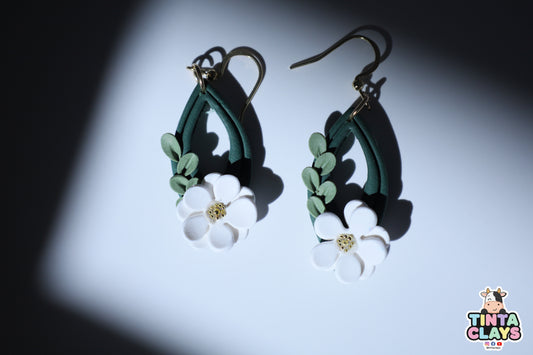 Handmade White Daisy Teardrop Earrings | Botanical Polymer Clay Earrings | Elegant Floral Dangle Jewelry