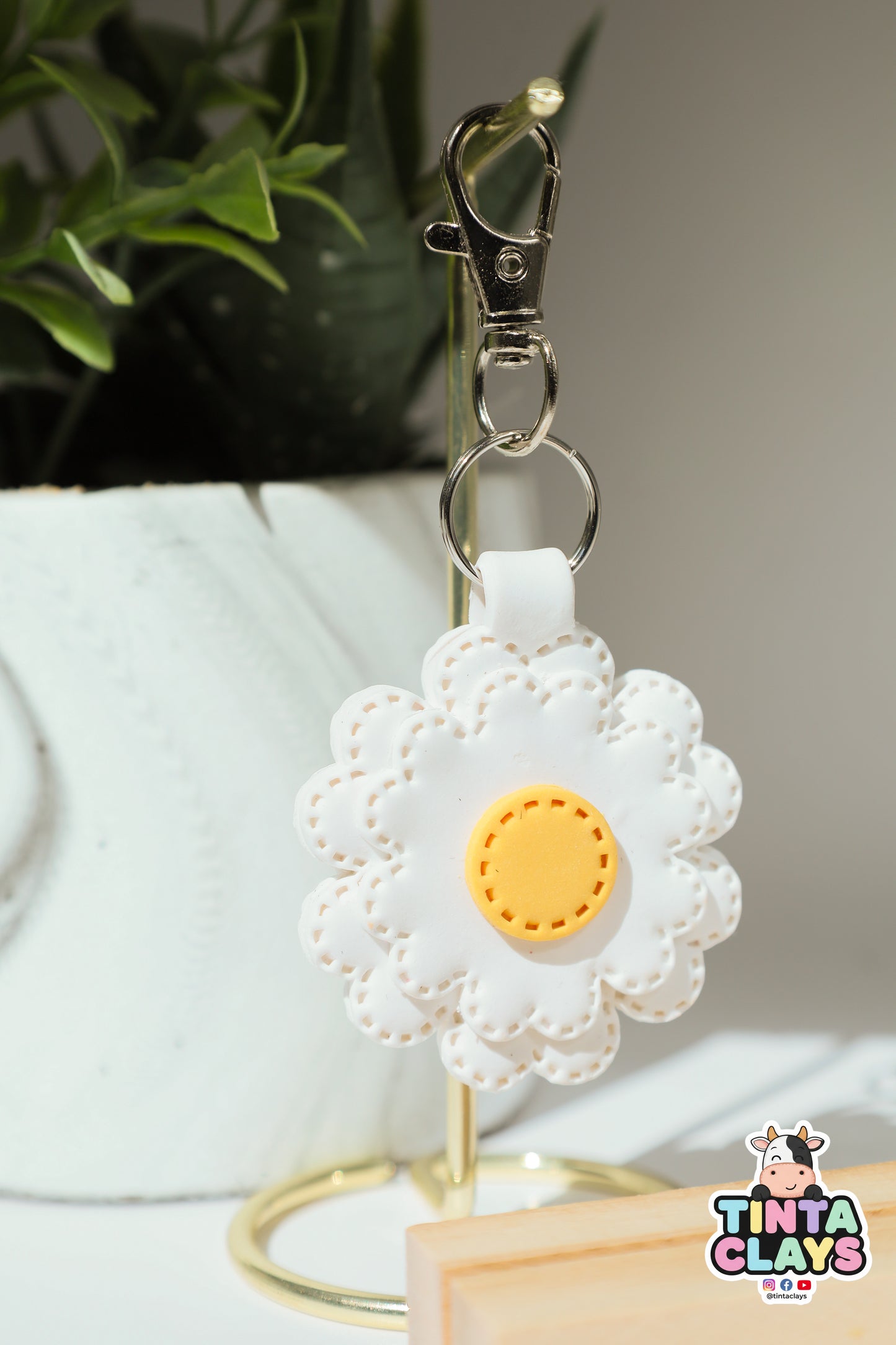 Cute Daisy Polymer Clay Keychain | Handmade Floral Bag Charm | Tinta Clays
