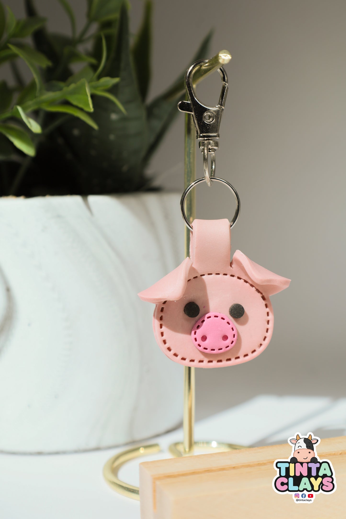 🐷 Squeal-Worthy Cute Pig Polymer Clay Keychain | Handmade Kawaii Pig Bag Charm | Tinta Clays
