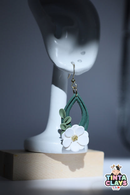 Handmade White Daisy Teardrop Earrings | Botanical Polymer Clay Earrings | Elegant Floral Dangle Jewelry