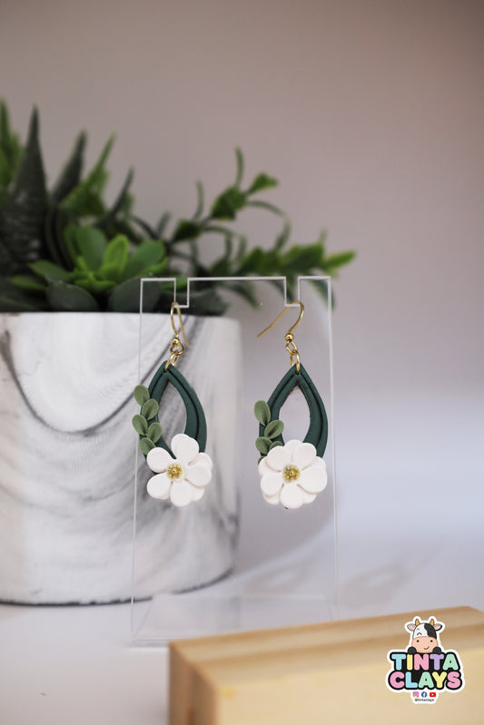 Handmade White Daisy Teardrop Earrings | Botanical Polymer Clay Earrings | Elegant Floral Dangle Jewelry