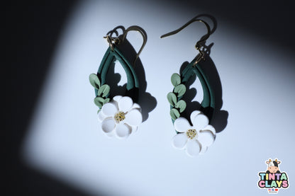 Handmade White Daisy Teardrop Earrings | Botanical Polymer Clay Earrings | Elegant Floral Dangle Jewelry